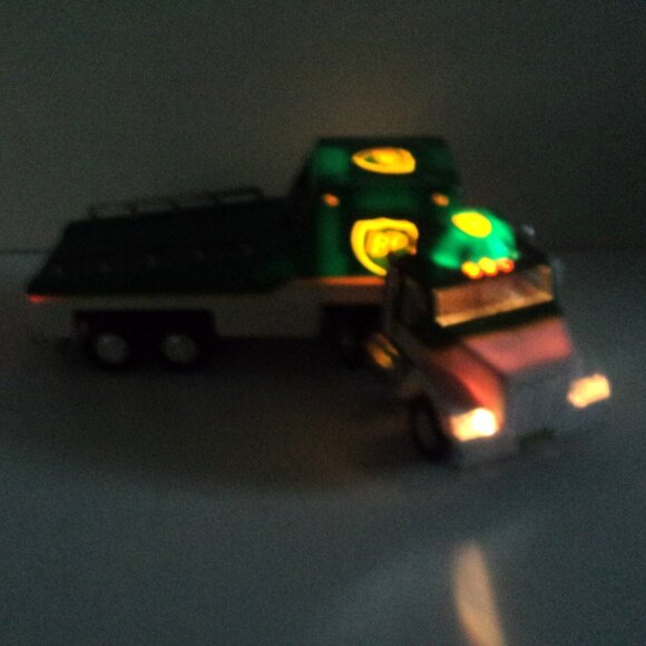 BP Oil Semi-Truck Race Car Carrier Limited Edition 1994 Toy 11 1/2" Long - Picture 9 of 9